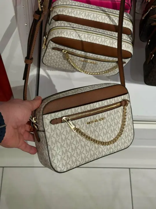 Сумка клатч MICHAEL KORS Женская сумка ванильно-коричнева большая с лого и золотой цепью Michael Kors Outlet Jet Set Large Logo Crossbody Bag 35S1GTTC9B