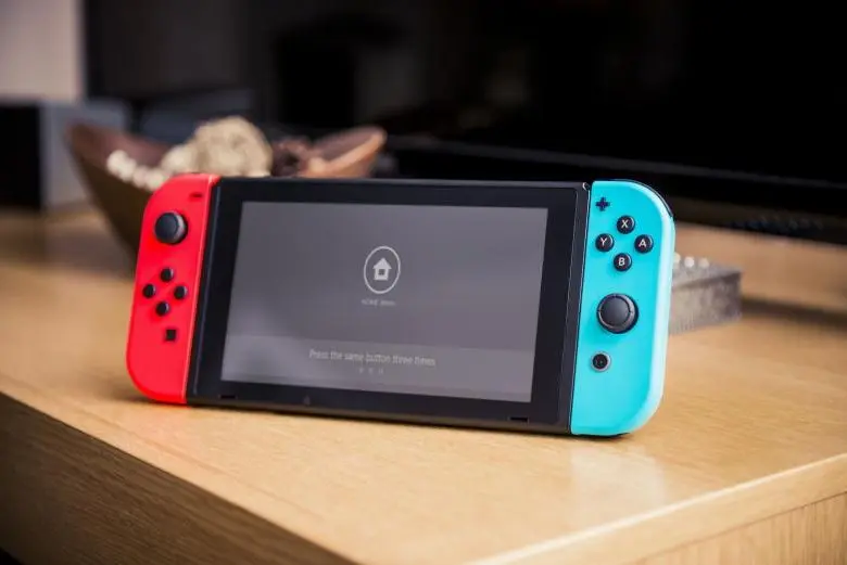 PlayStation или Nintendo Switch: домашняя мощь против портативности